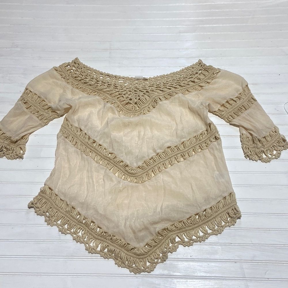 Laga v neck cream colored crochet tops size medium